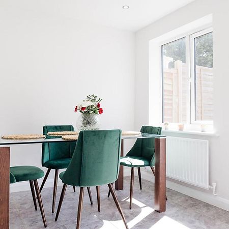 The Oval House By Silva Cmk Stylish House With Garden & Parking Eco-Serviced Accommodation Milton Keynes Esterno foto