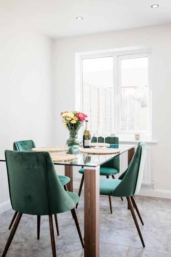 The Oval House By Silva Cmk Stylish House With Garden & Parking Eco-Serviced Accommodation Milton Keynes Esterno foto