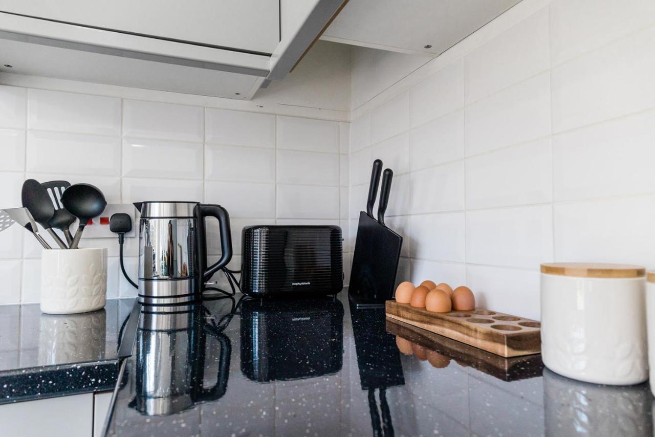 The Oval House By Silva Cmk Stylish House With Garden & Parking Eco-Serviced Accommodation Milton Keynes Esterno foto