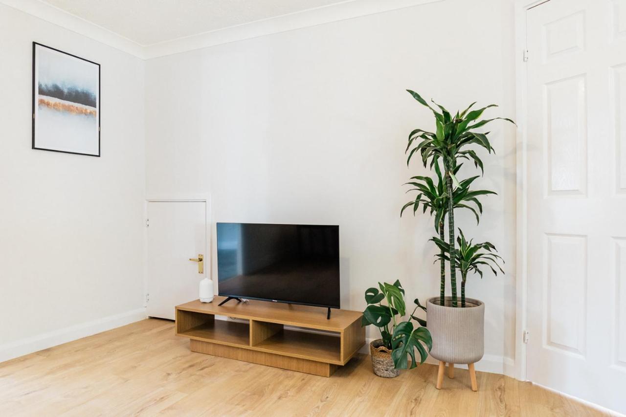 The Oval House By Silva Cmk Stylish House With Garden & Parking Eco-Serviced Accommodation Milton Keynes Esterno foto