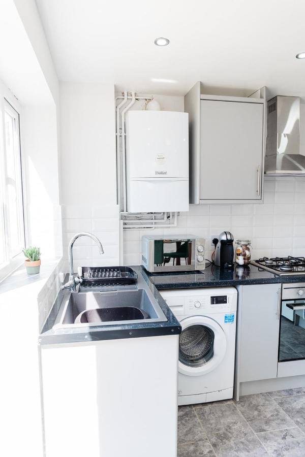 The Oval House By Silva Cmk Stylish House With Garden & Parking Eco-Serviced Accommodation Milton Keynes Esterno foto